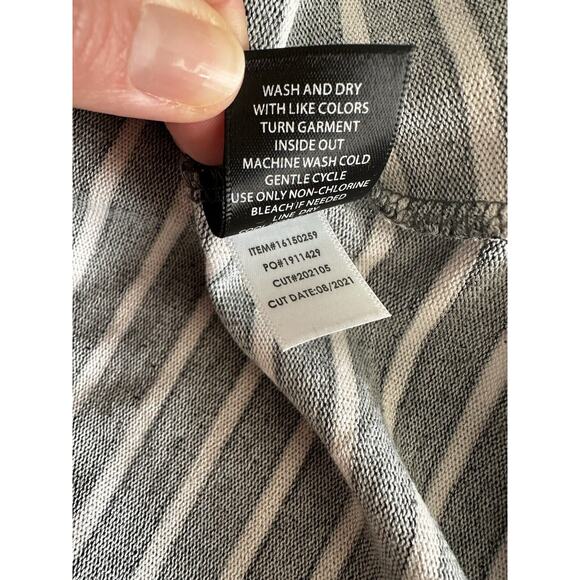 Torrid Item 16150259 Super Soft Stripe V-Neck High Low Tunic Gray White Size 2 - Picture 6 of 6